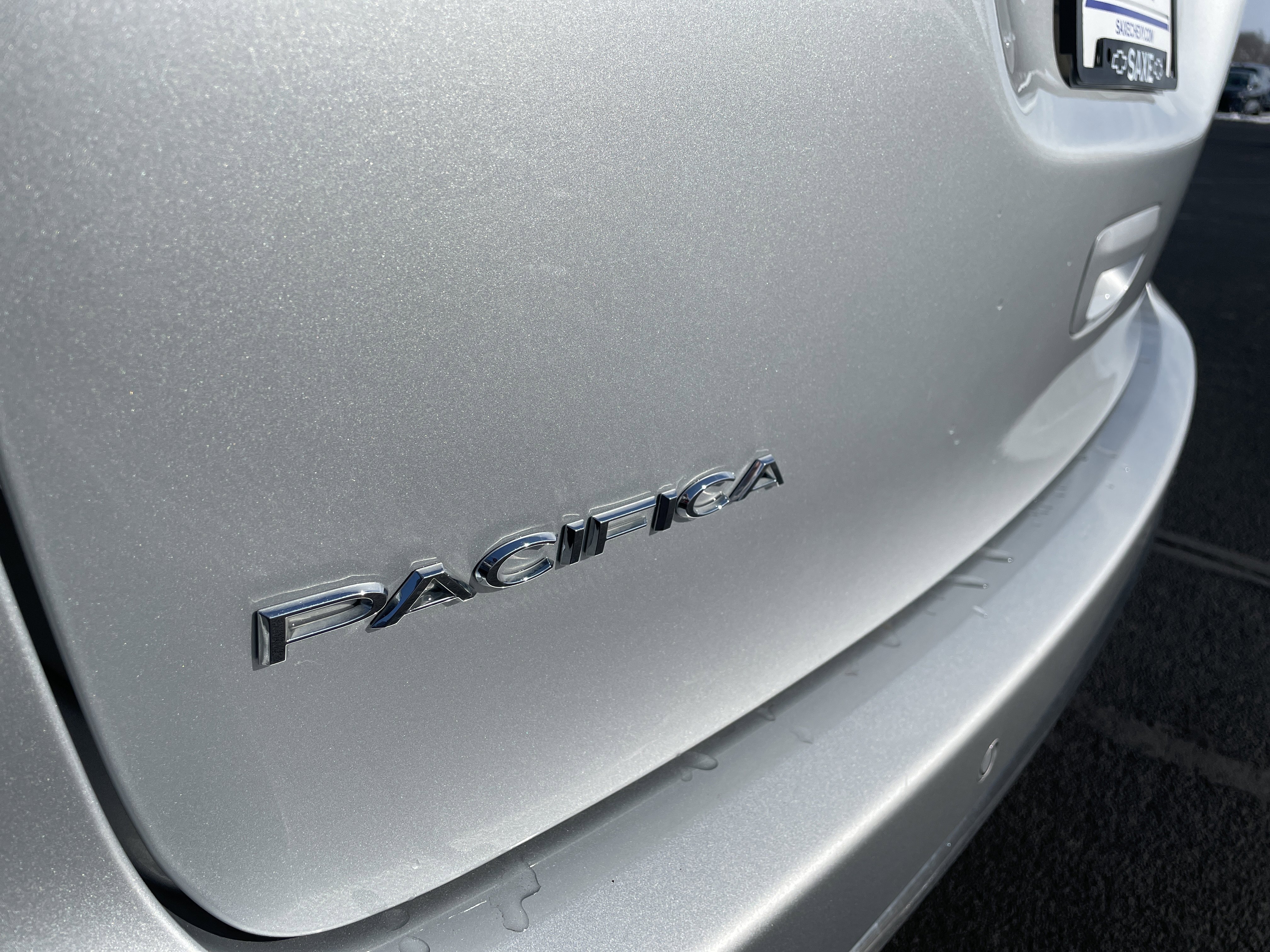 Used 2024 Chrysler Pacifica Touring-L image 27