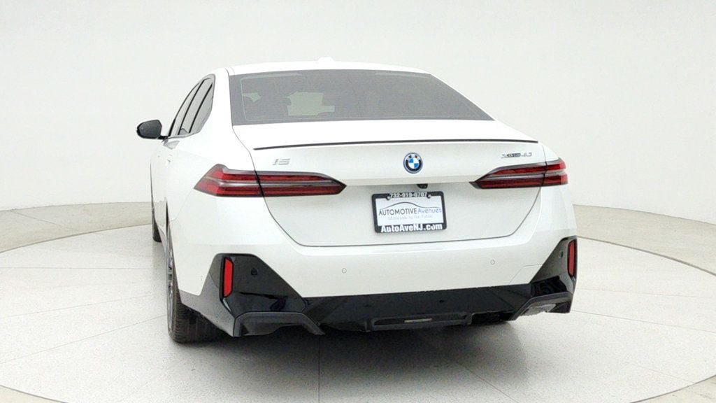 Used 2025 BMW i5 xDrive40 w/ M Sport Package AWD/4WD image 6