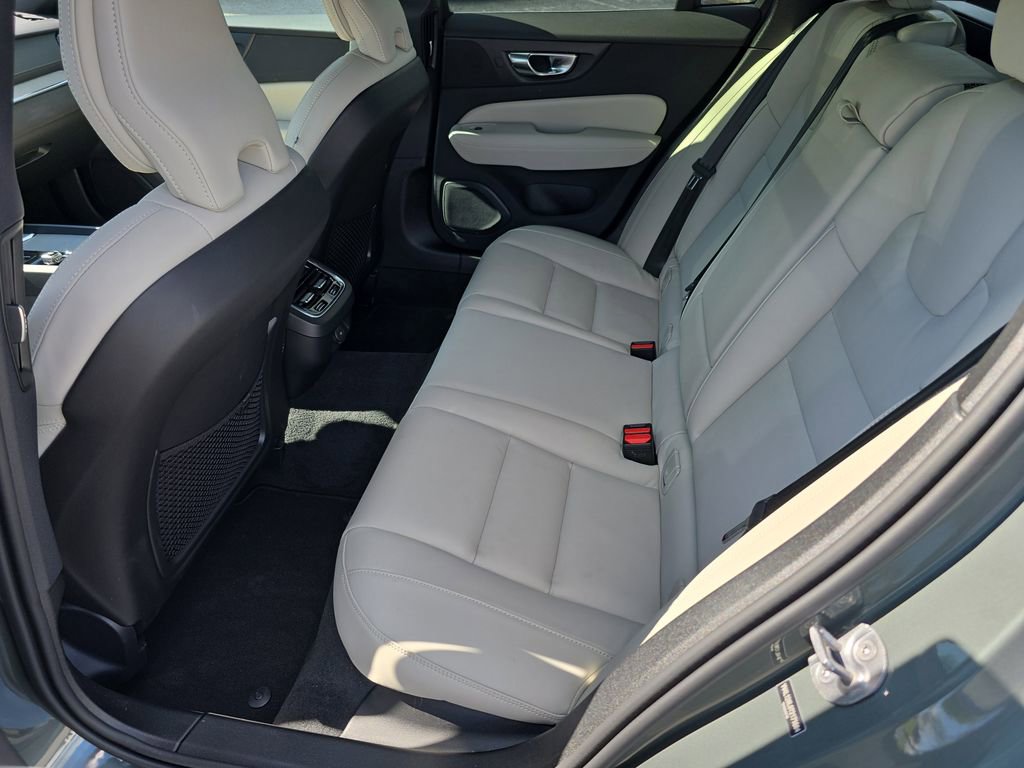 Certified 2026 Volvo V60 B5 Cross Country Ultra w/ Protection Package Premier AWD/4WD image 10