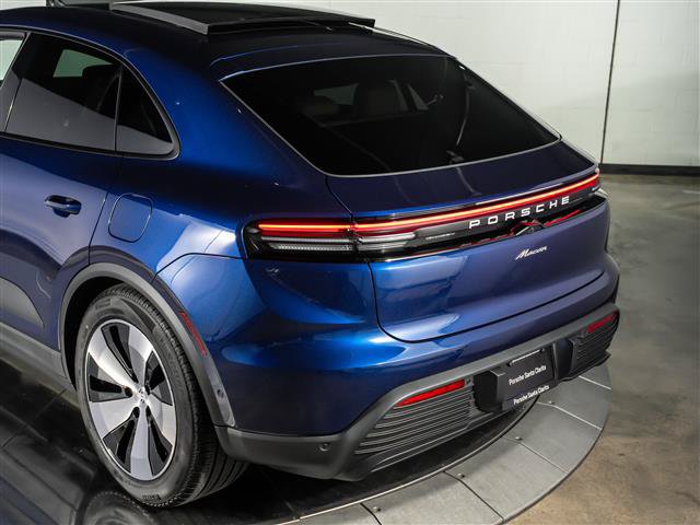 Used 2026 Porsche Macan Electric RWD image 33