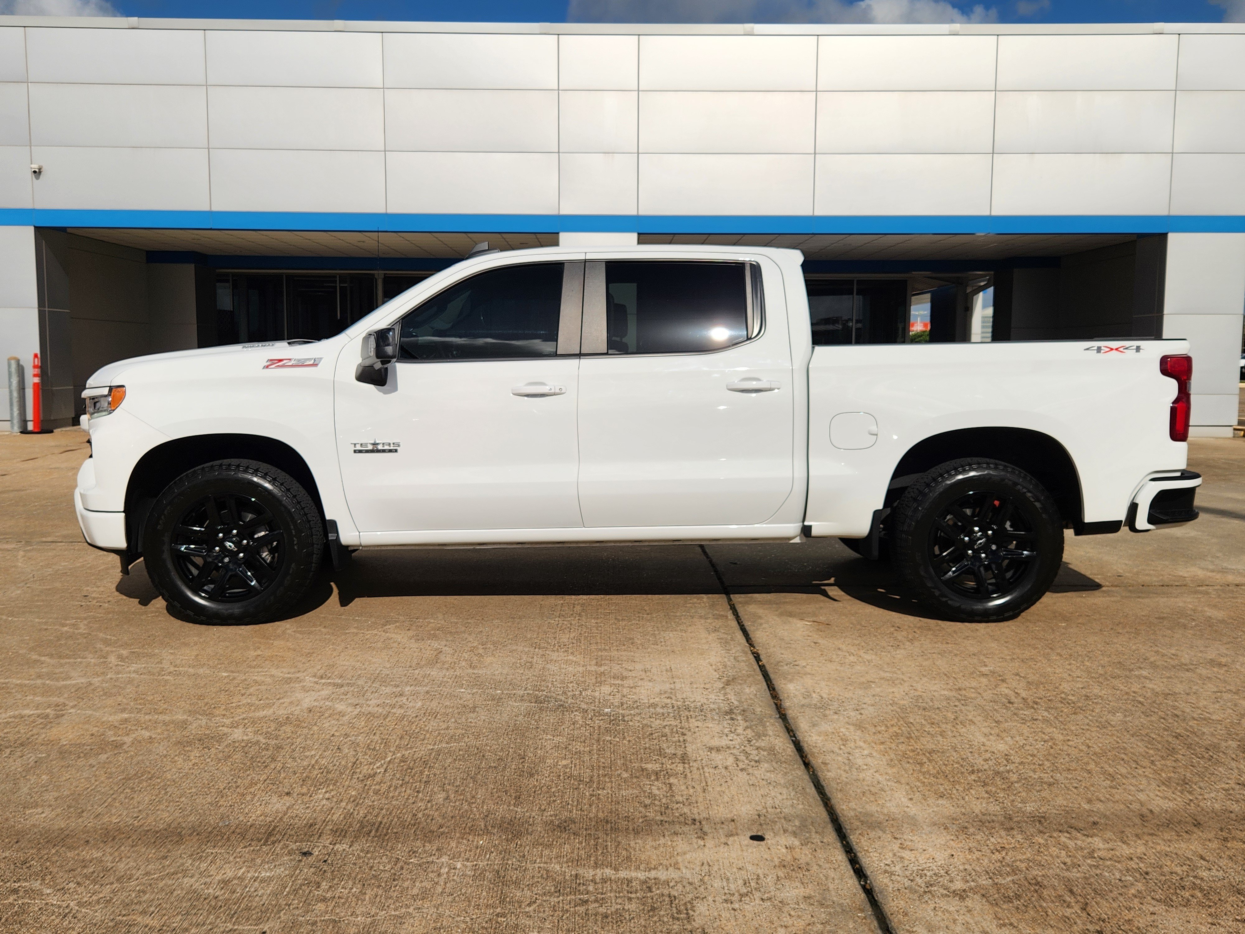 Used 2023 Chevrolet Silverado 1500 RST AWD/4WD image 5