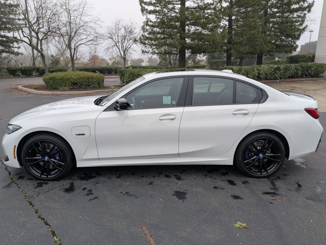 Used 2023 BMW 330e w/ M Sport Package image 9