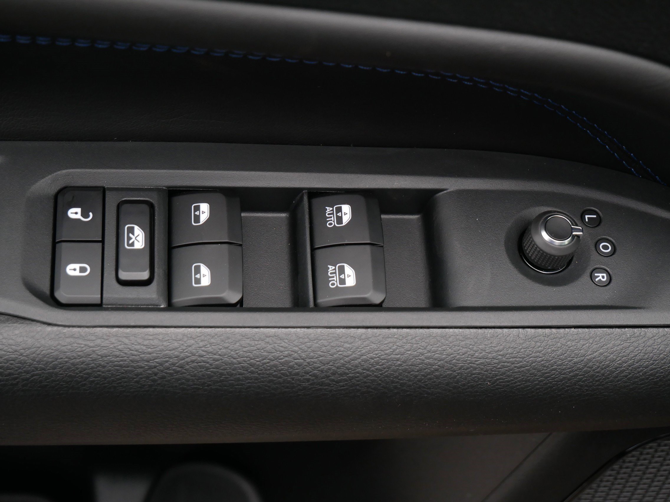 New 2026 Jeep Compass Latitude AWD/4WD image 13