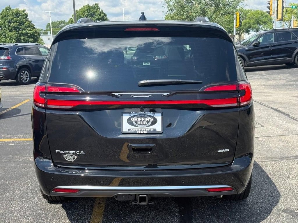 New 2027 Chrysler Pacifica Pinnacle w/ Theater Group AWD/4WD image 4