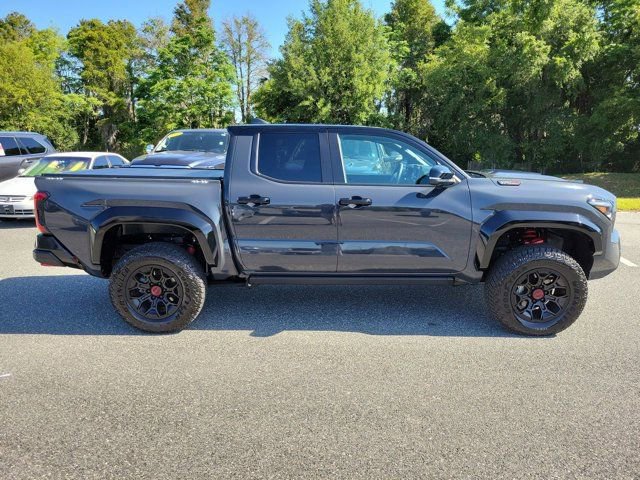 Used 2025 Toyota Tacoma TRD Pro AWD/4WD image 9