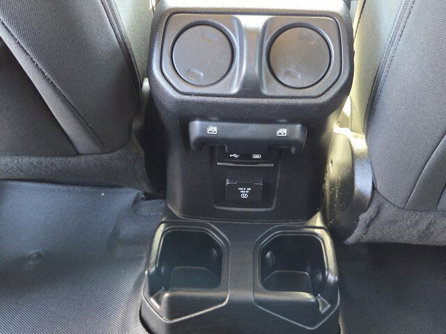 Used 2020 Jeep Wrangler Unlimited Sahara image 10