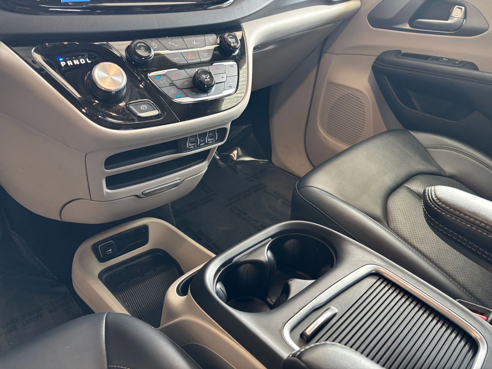 Used 2024 Chrysler Pacifica Touring-L image 44