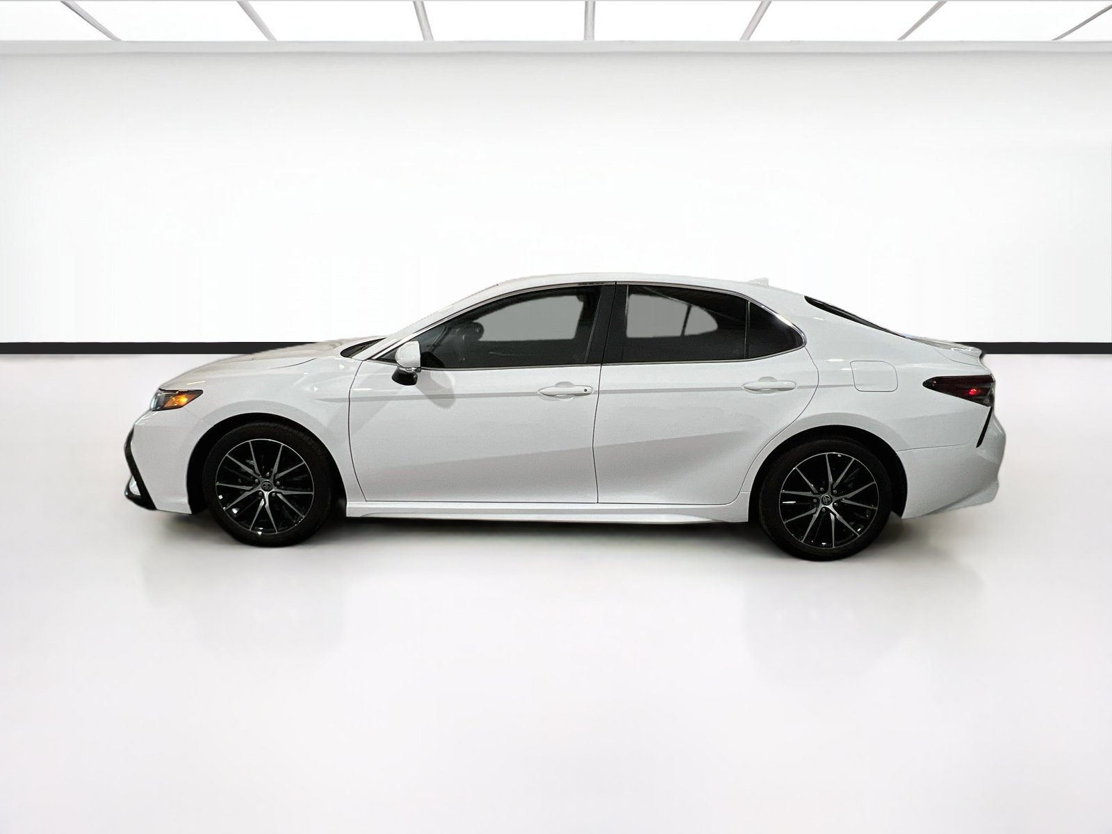 Used 2023 Toyota Camry SE FWD image 21