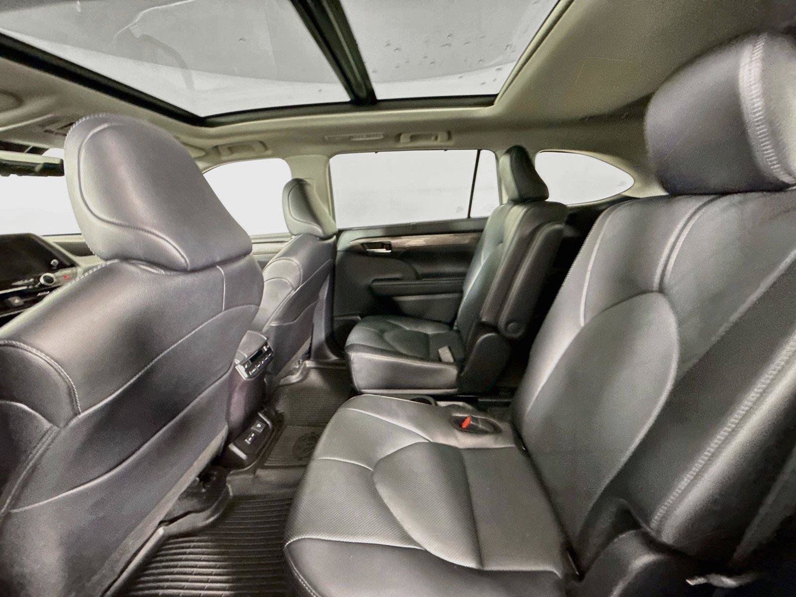 Certified 2025 Toyota Highlander Platinum AWD/4WD image 34