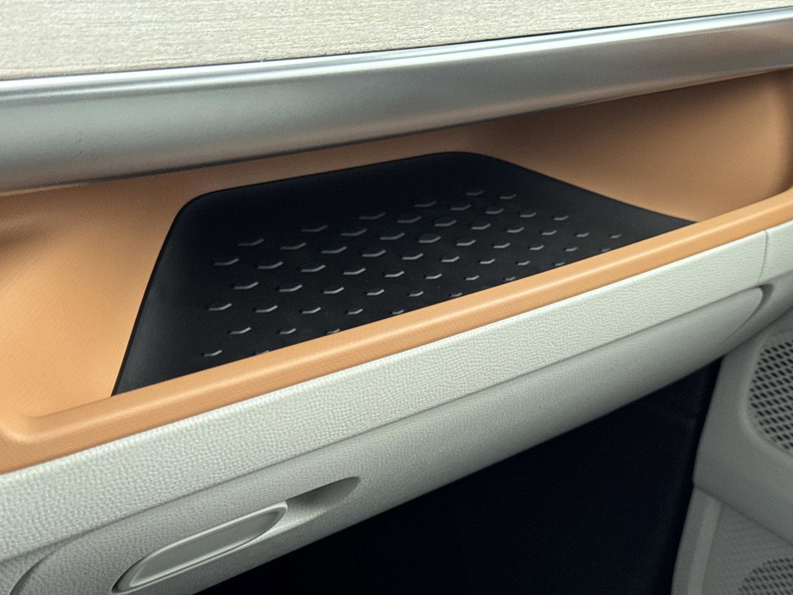 New 2025 Volkswagen ID. Buzz Pro S Plus image 24