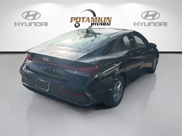 New 2026 Hyundai Elantra SE FWD image 5