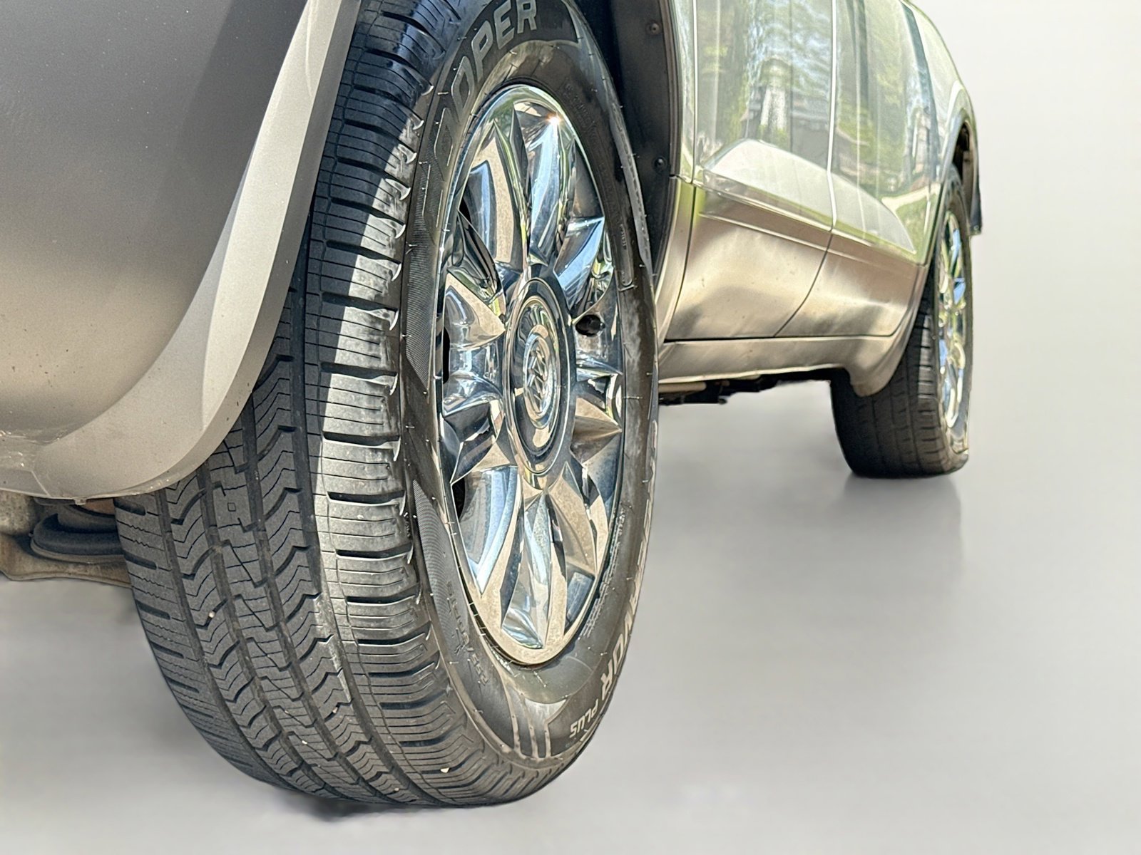 Used 2011 Buick Enclave CXL FWD image 16