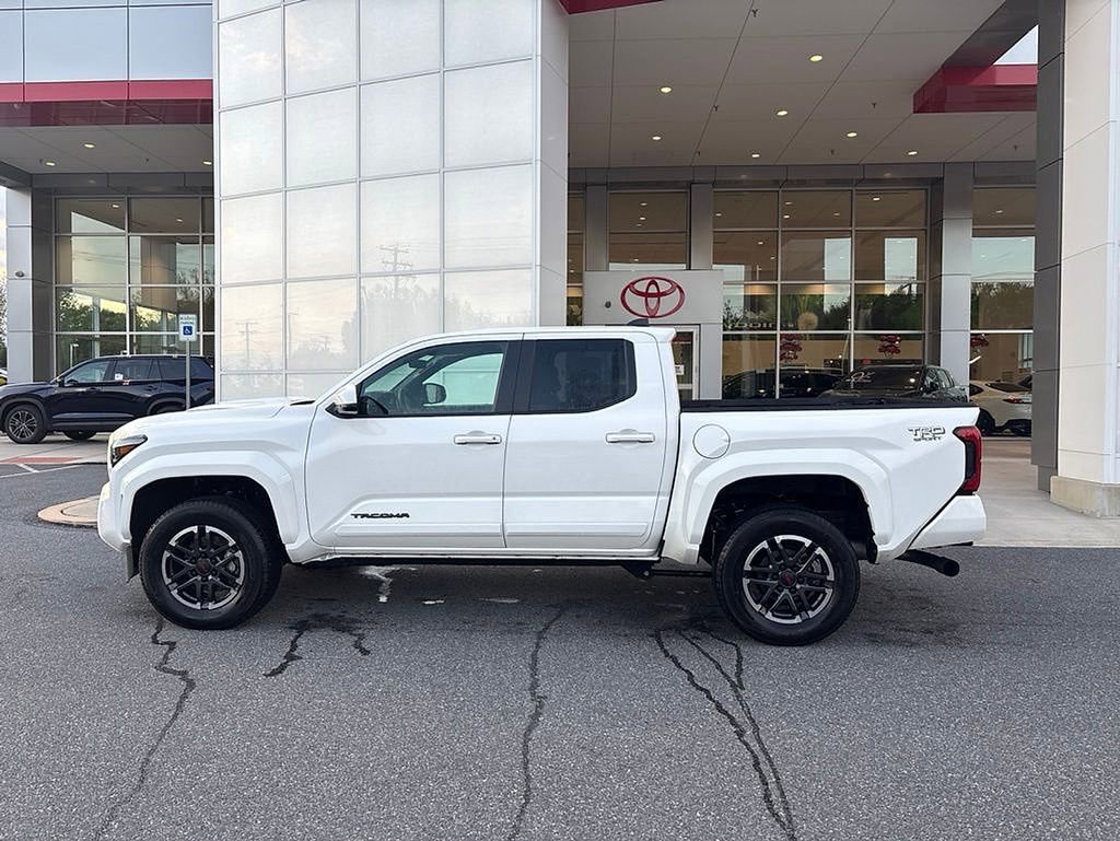Certified 2024 Toyota Tacoma TRD Sport AWD/4WD image 5