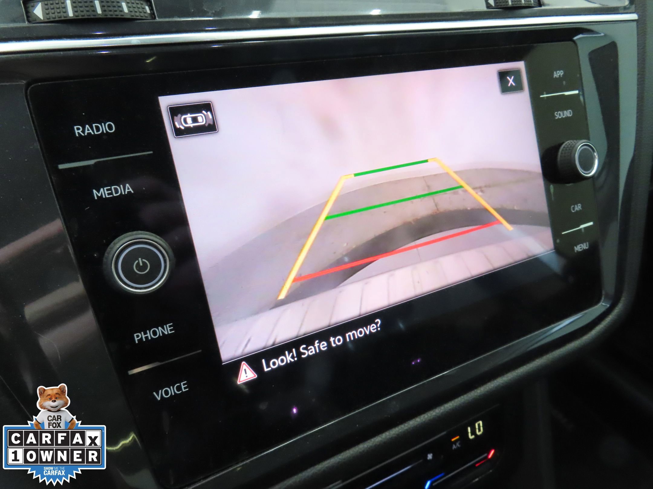 Used 2022 Volkswagen Tiguan SE w/ Panoramic Sunroof Package FWD image 18