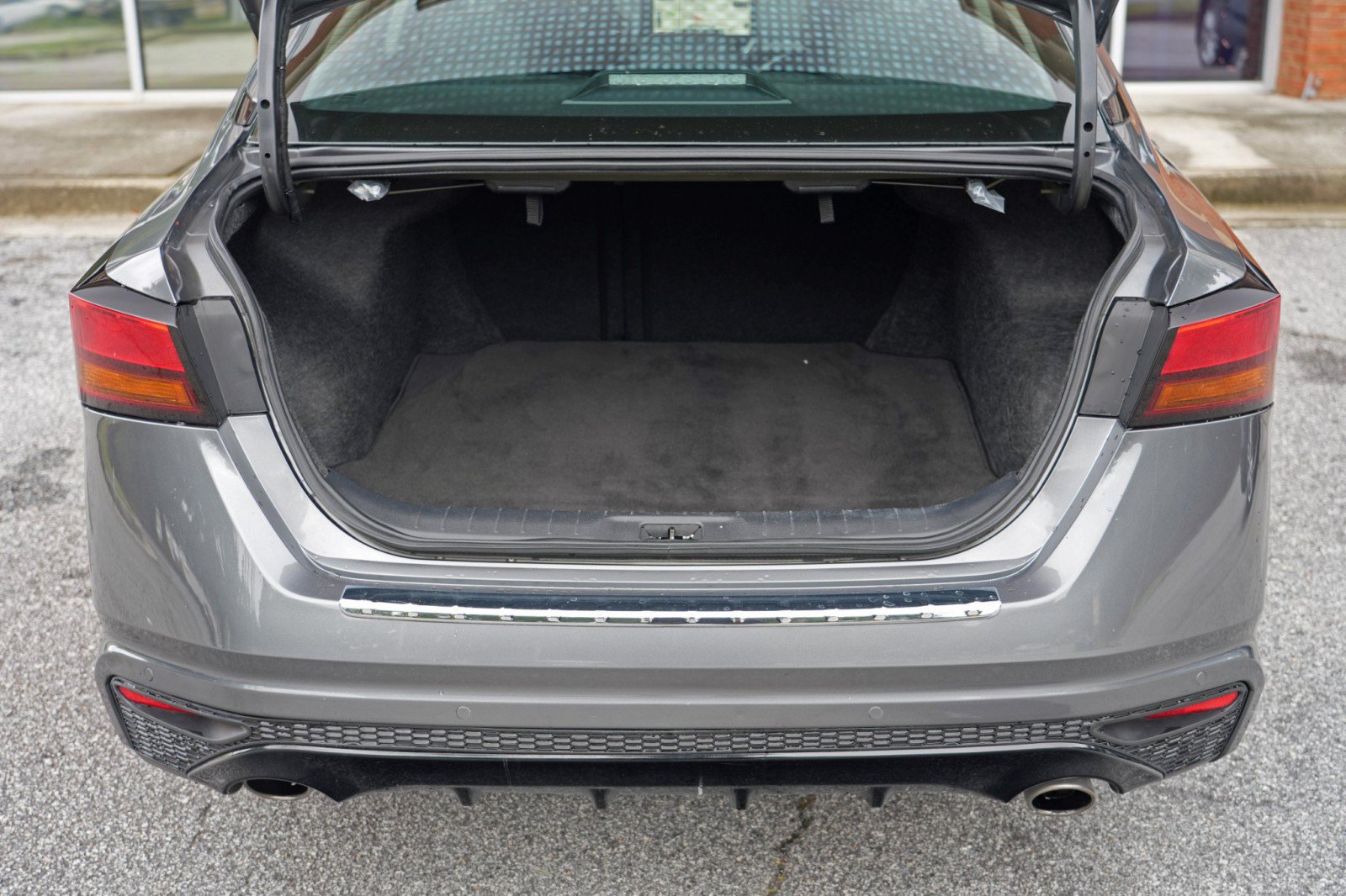Used 2023 Nissan Altima 2.5 SR w/ SR Premium Package FWD image 9