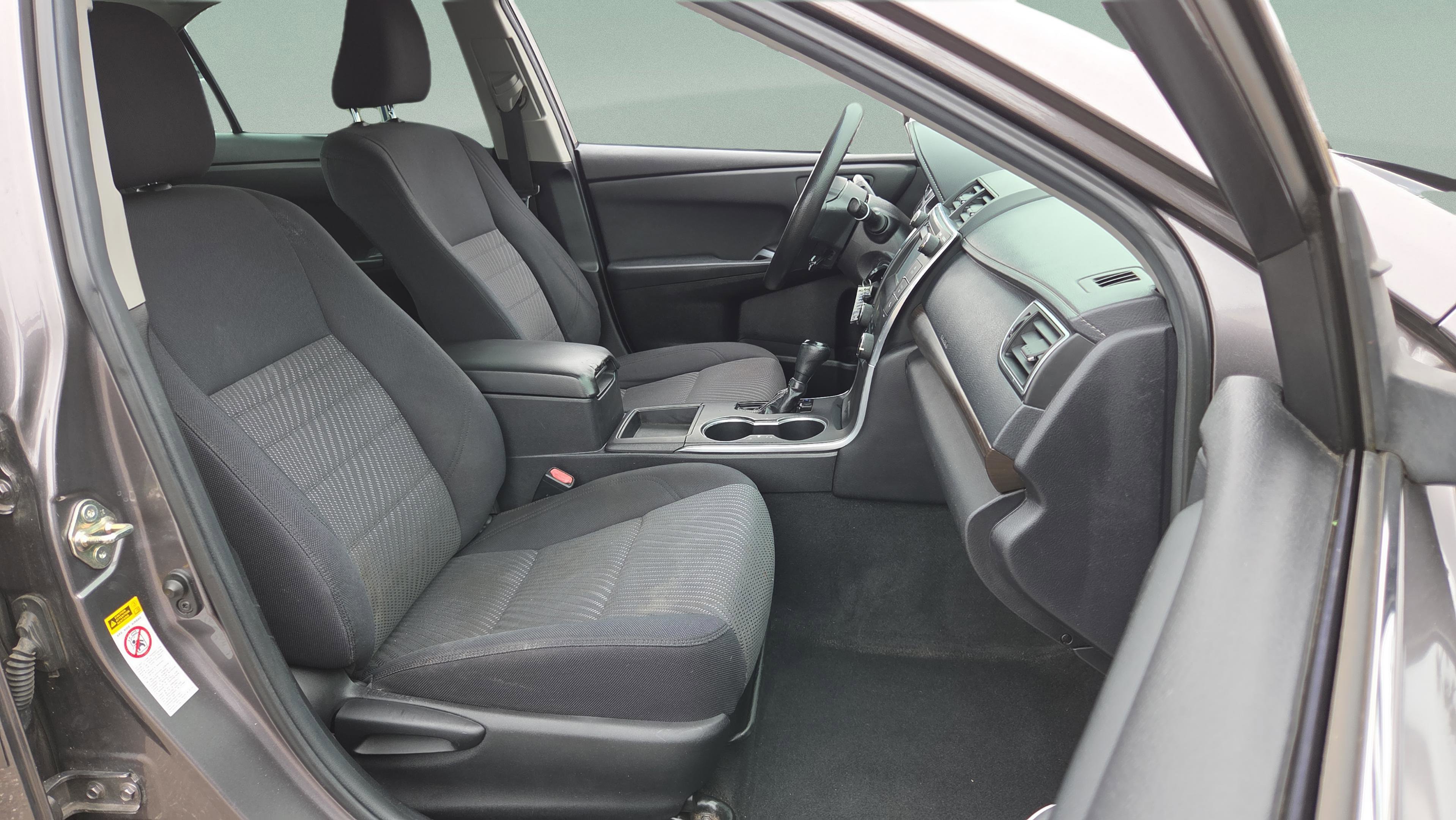 Used 2015 Toyota Camry LE image 23