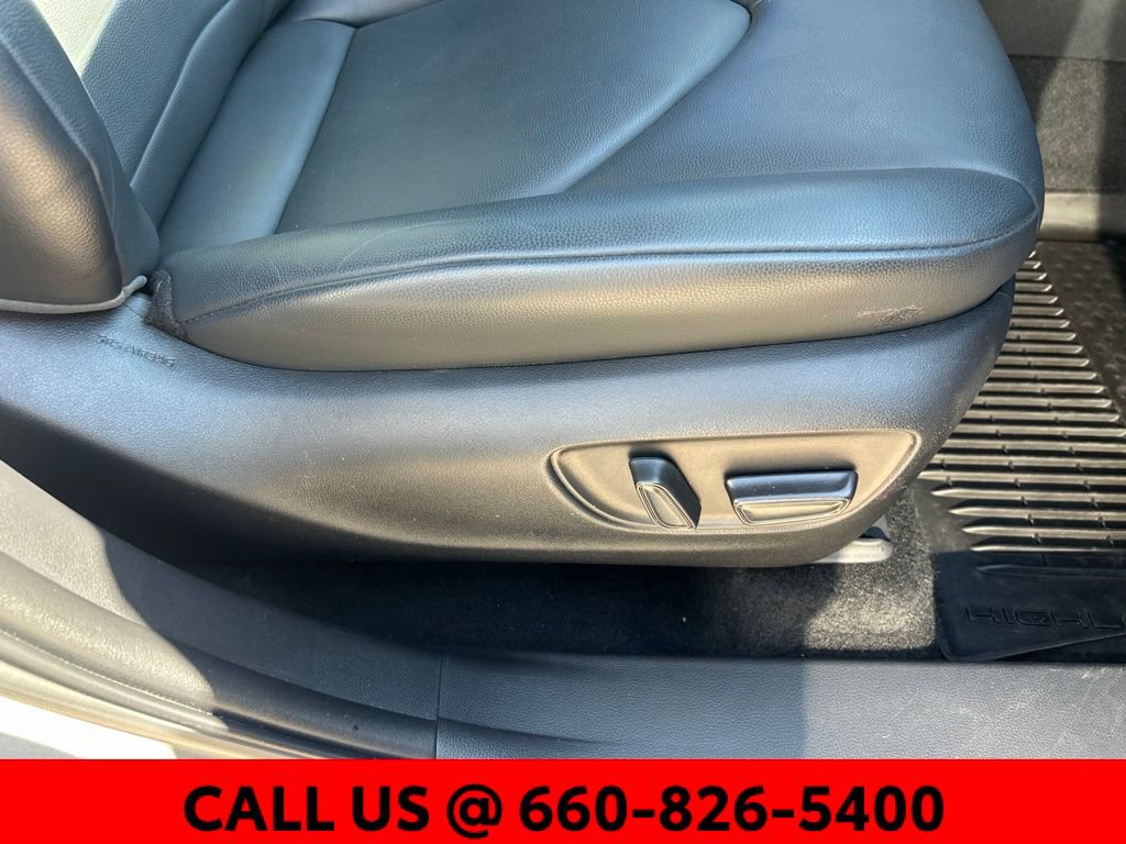 Used 2022 Toyota Highlander XLE AWD/4WD image 8