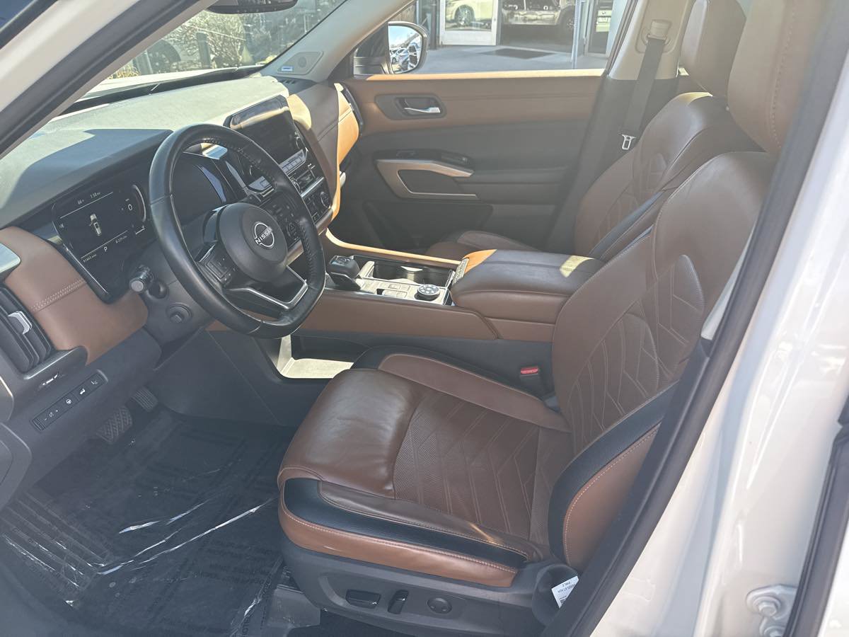 Used 2022 Nissan Pathfinder Platinum w/ Lighting Package (N93) AWD/4WD image 14
