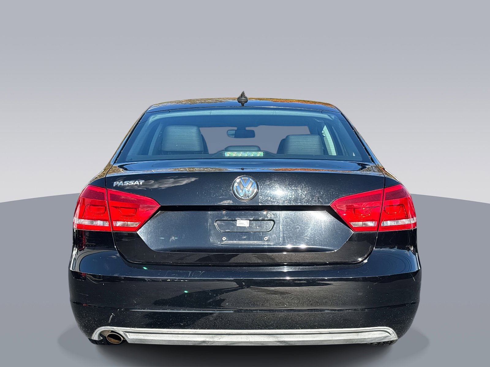 Used 2014 Volkswagen Passat Wolfsburg Edition image 3