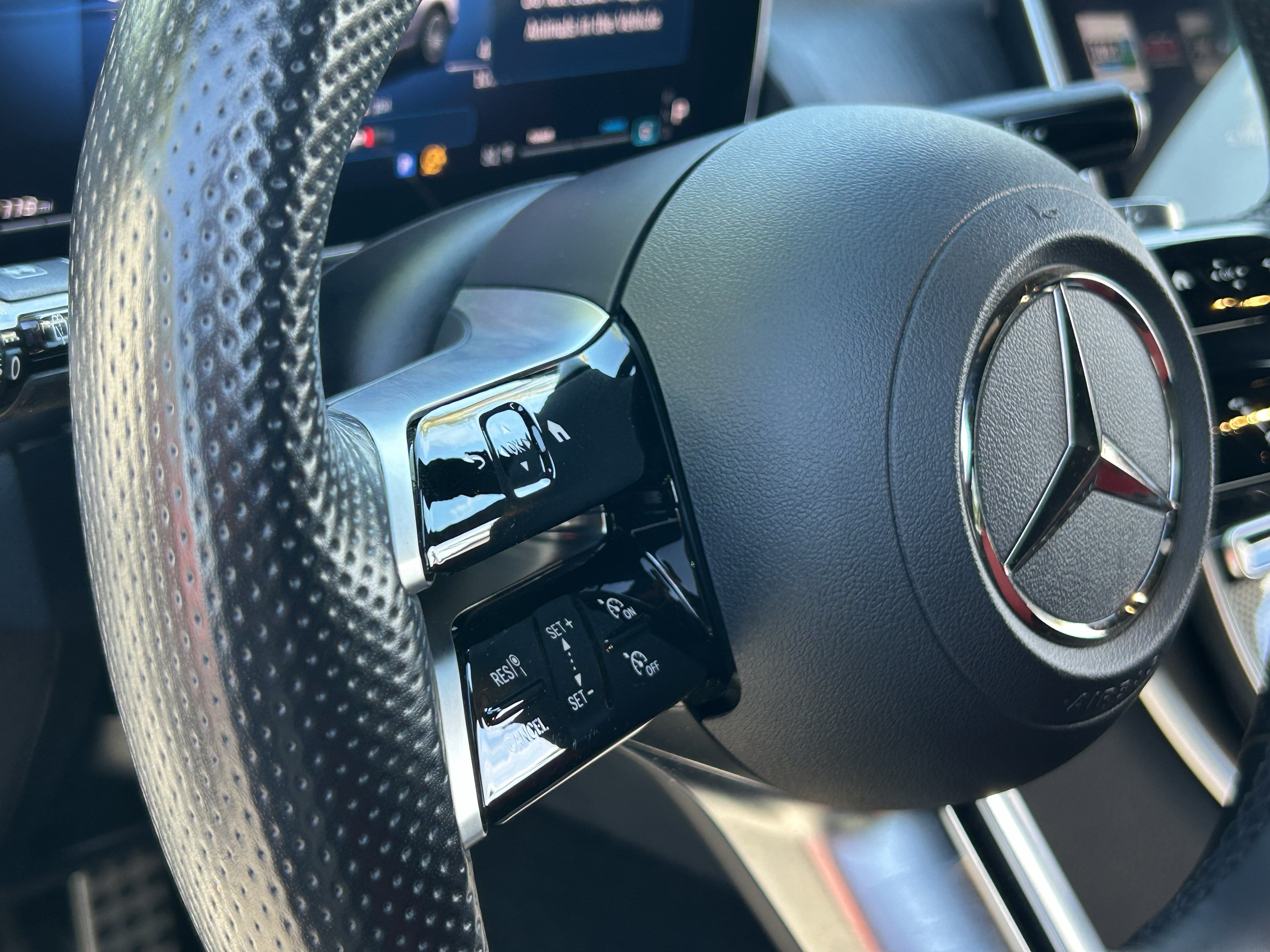 Used 2025 Mercedes-Benz GLC 300 image 28