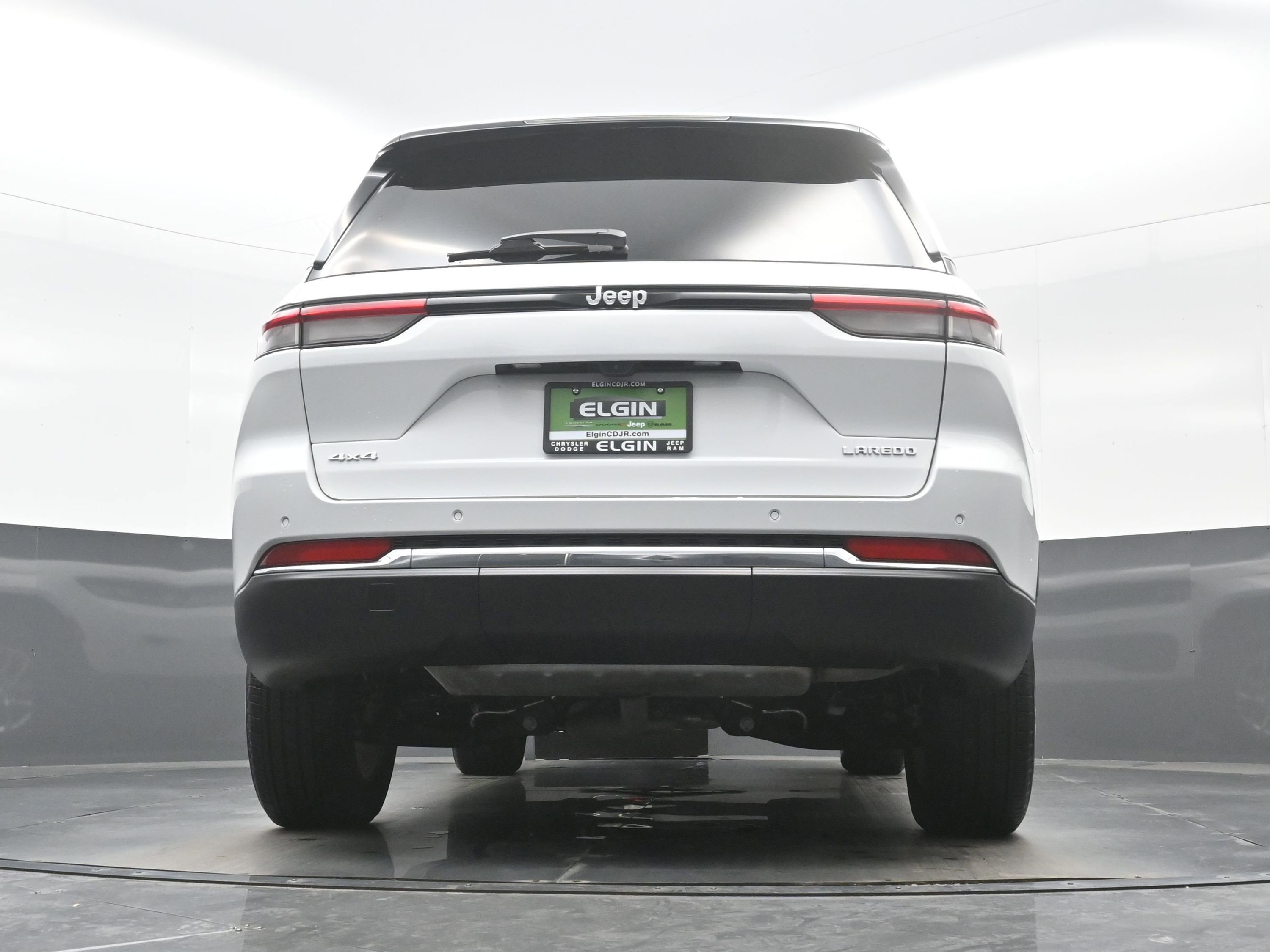 Used 2024 Jeep Grand Cherokee Laredo X image 30