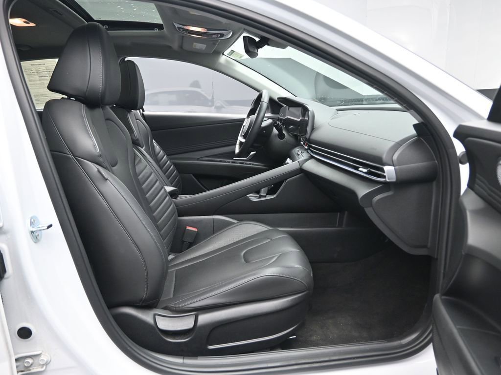 Certified 2025 Hyundai Elantra Limited FWD image 32