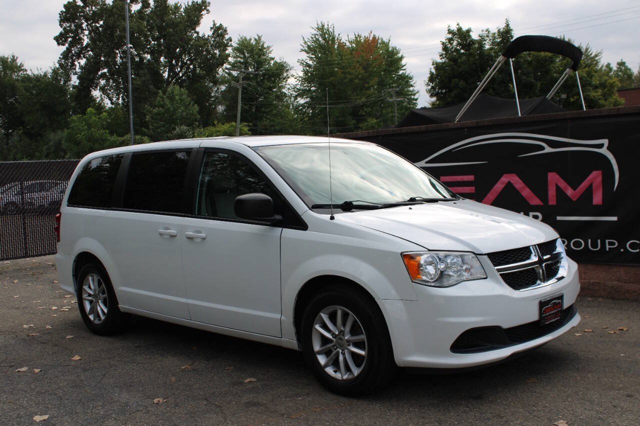 Used 2018 Dodge Grand Caravan SE FWD image 4