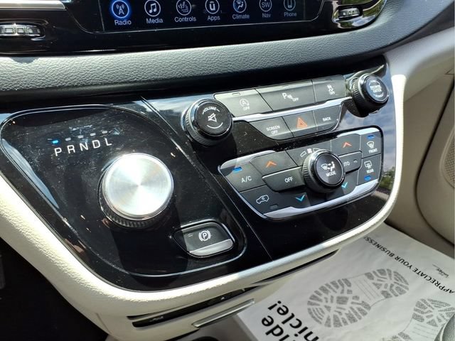 Used 2017 Chrysler Pacifica Touring-L Plus FWD image 23