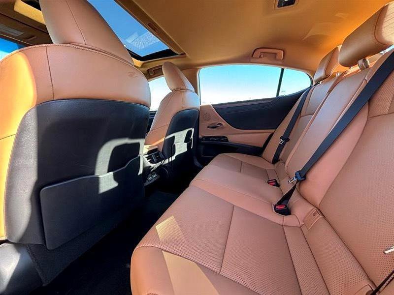 Used 2024 Lexus ES 350 w/ Premium Package image 40