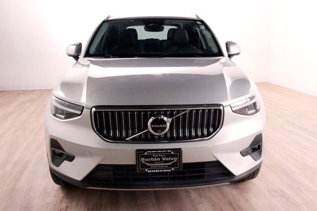 Certified 2025 Volvo XC40 B5 Core w/ Climate Package AWD/4WD image 2
