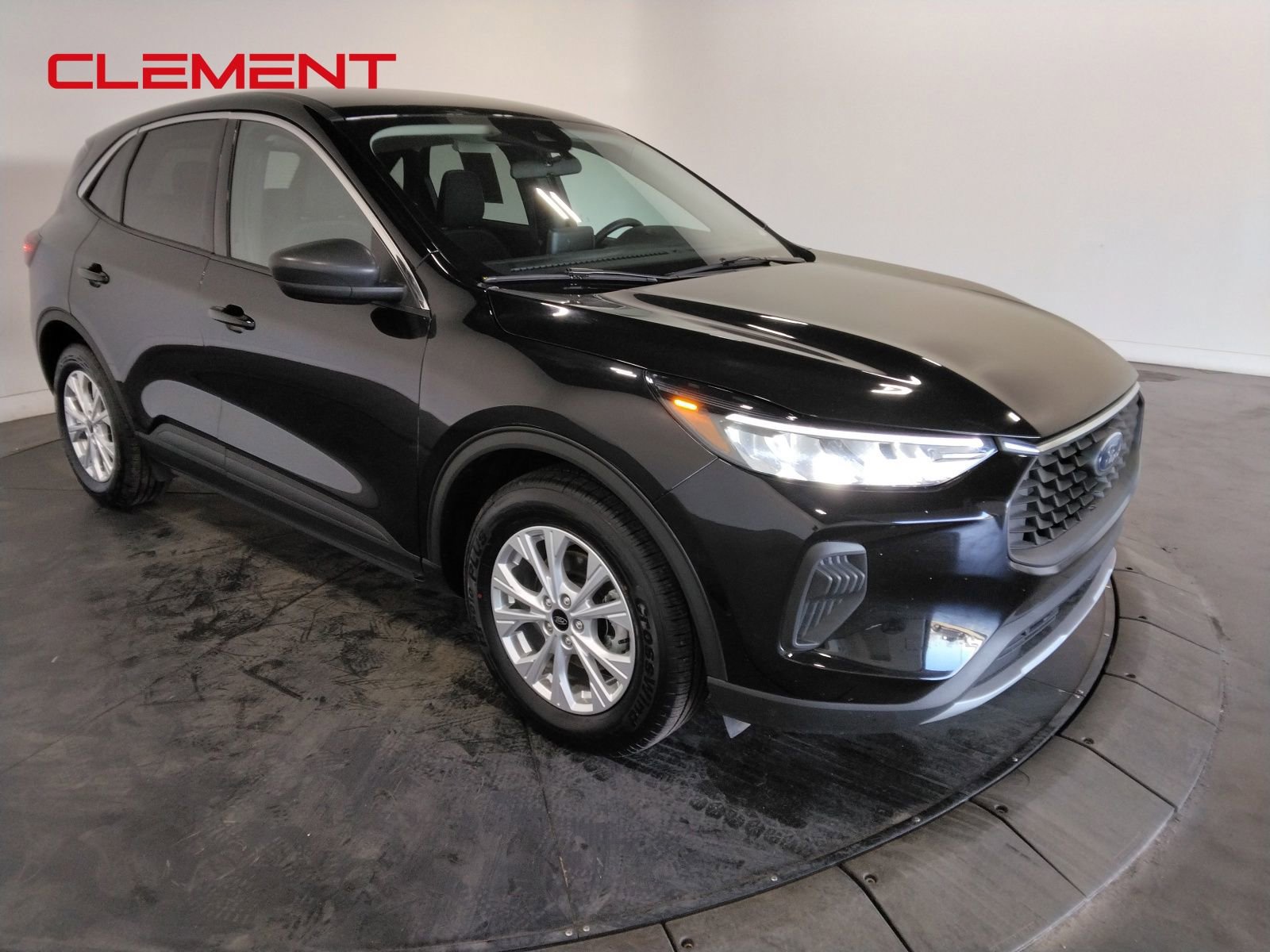 Used 2024 Ford Escape Active w/ Cold Weather Package FWD image 3
