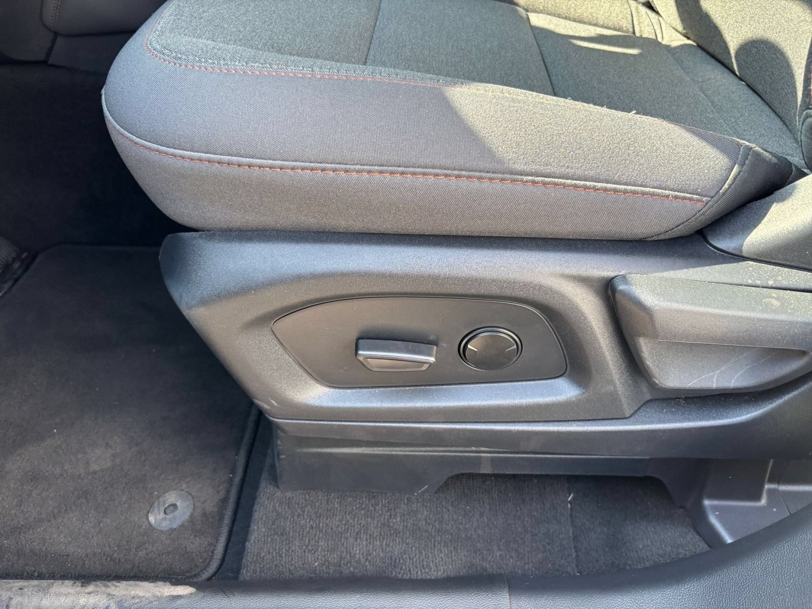 Used 2026 Ford Explorer Active AWD/4WD image 23