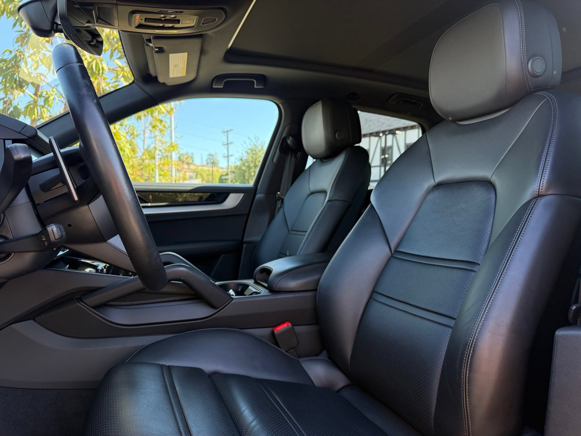 Certified 2024 Porsche Cayenne AWD/4WD image 5