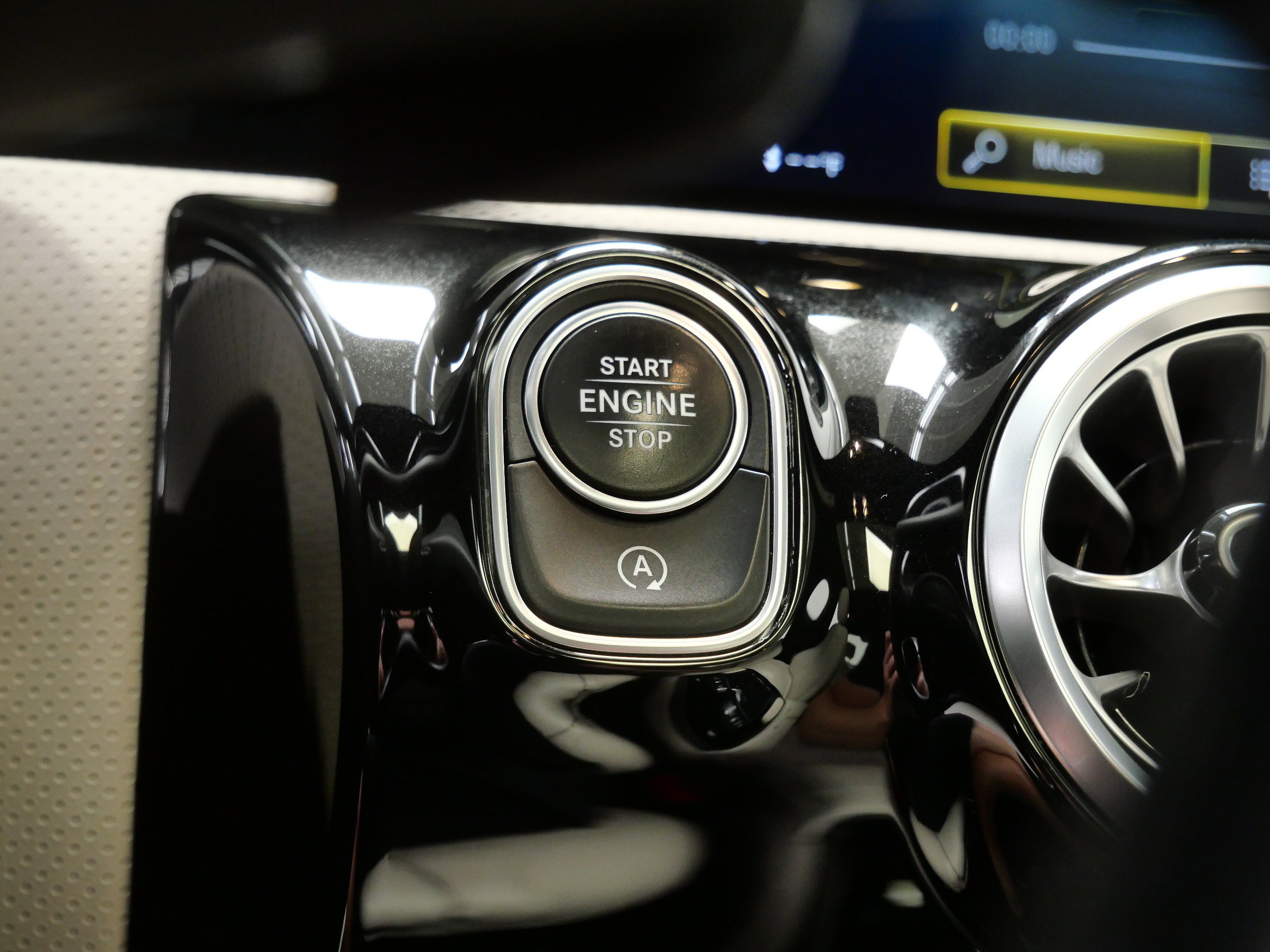 Used 2022 Mercedes-Benz CLA 250 4MATIC image 28