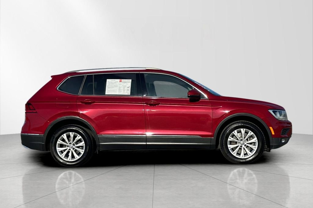 Used 2018 Volkswagen Tiguan SE w/ Panoramic Sunroof Package image 7