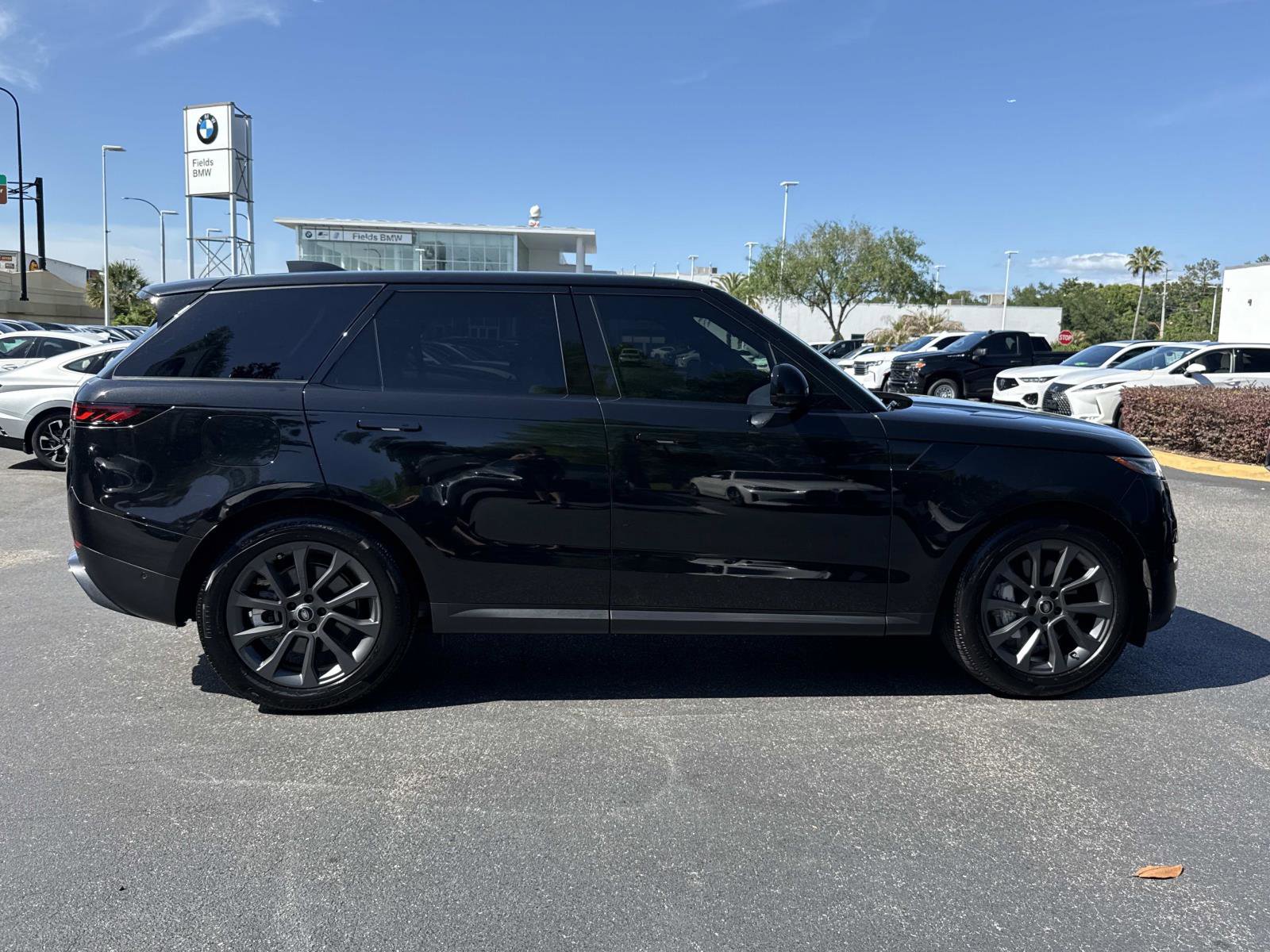 Used 2025 Land Rover Range Rover Sport S image 2