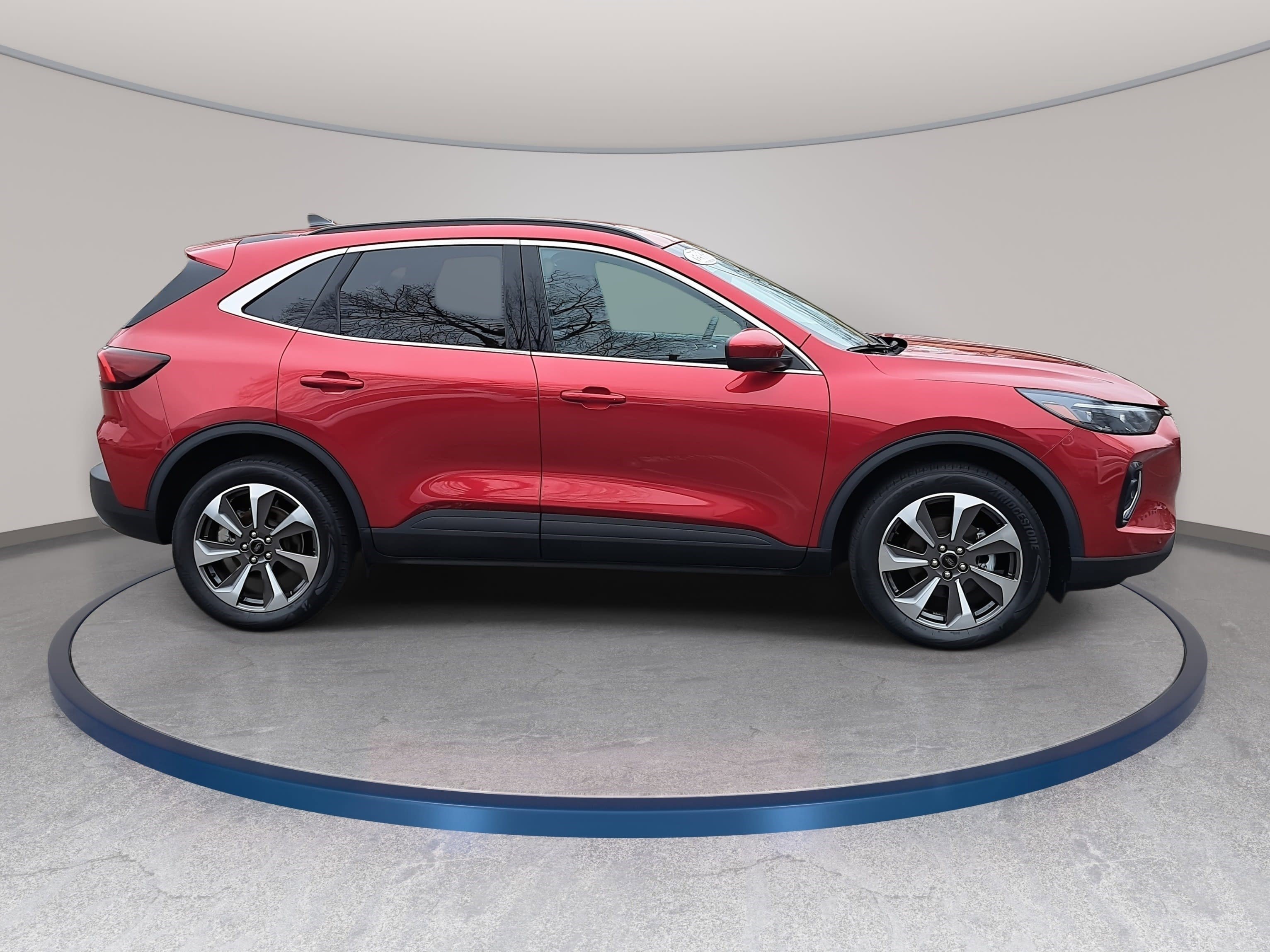 Used 2023 Ford Escape Platinum image 4