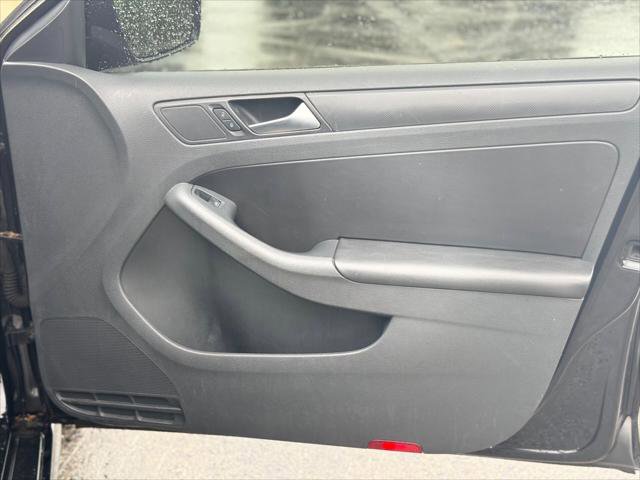 Used 2012 Volkswagen Jetta SE FWD image 19