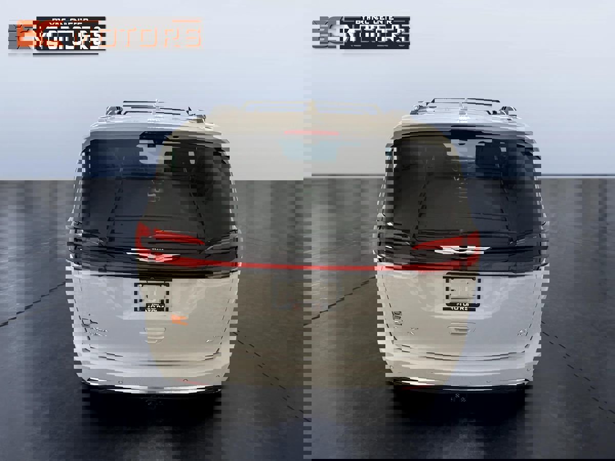 Used 2021 Chrysler Pacifica Pinnacle image 5