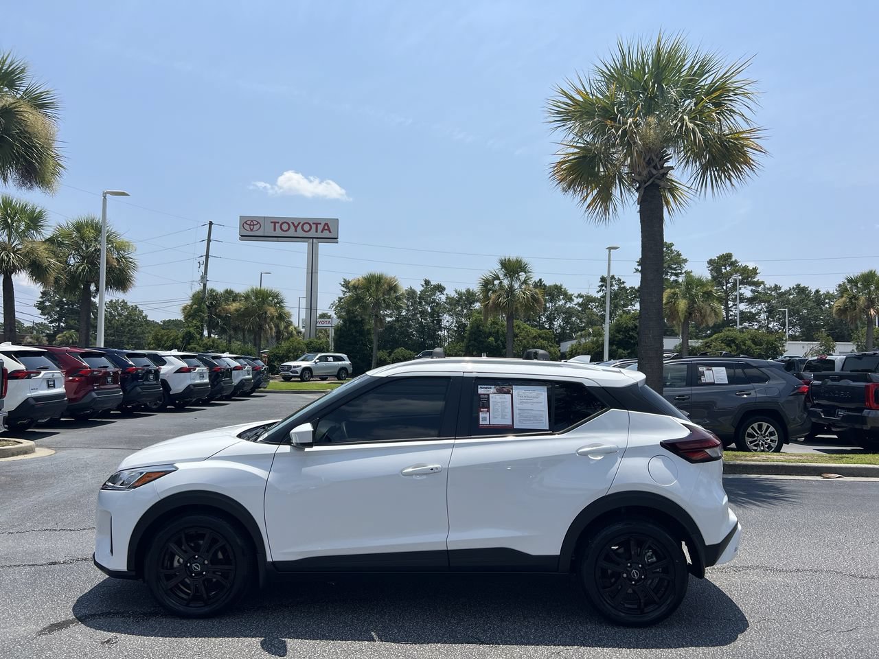 Used 2024 Nissan Kicks SV w/ Interior Electronics Package FWD image 7