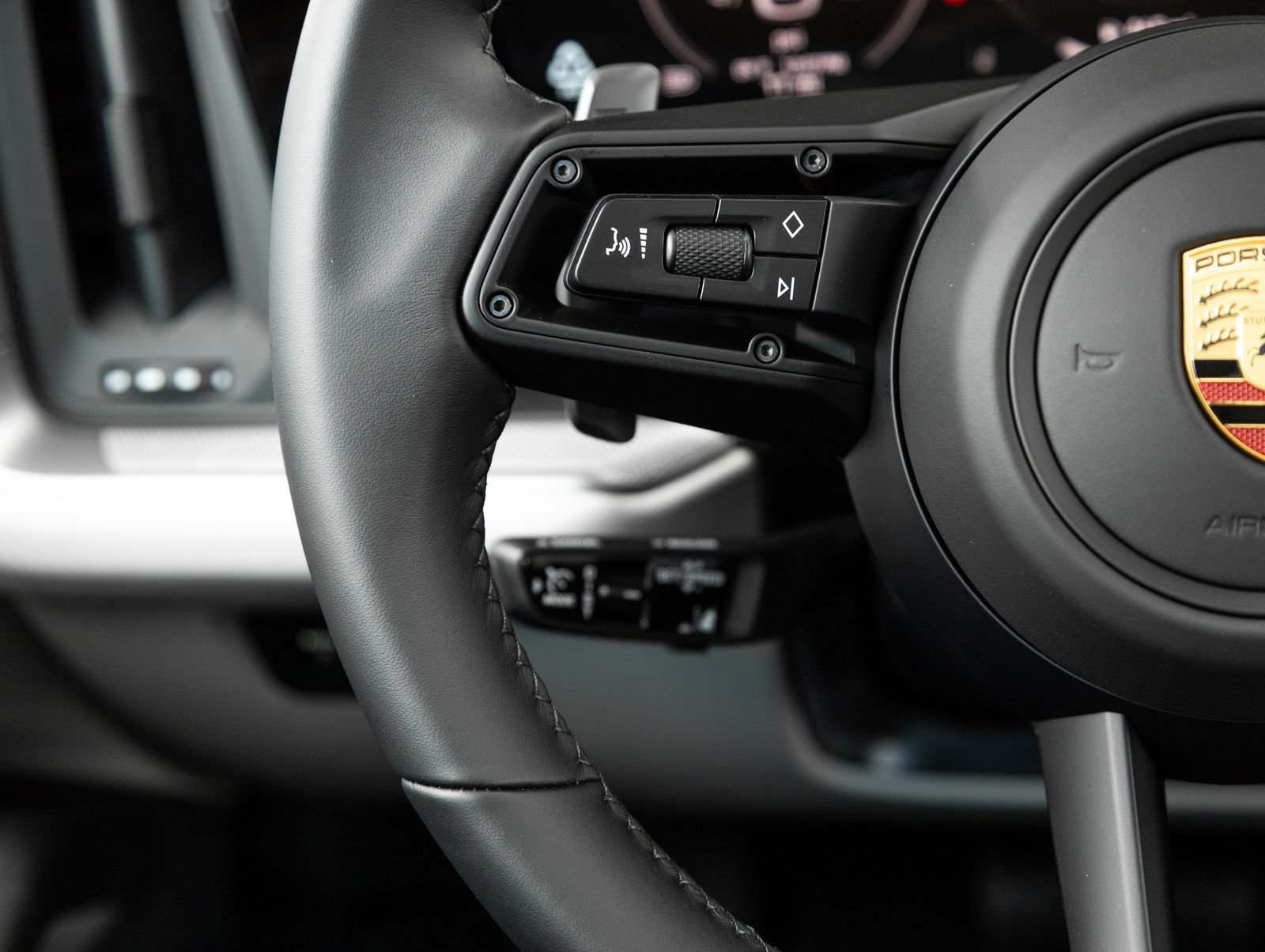 New 2026 Porsche Cayenne Coupe AWD/4WD image 15