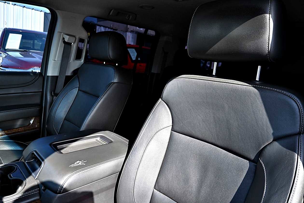 Used 2019 Chevrolet Suburban LT image 18