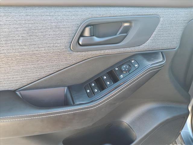 Used 2022 Nissan Rogue S AWD/4WD image 15
