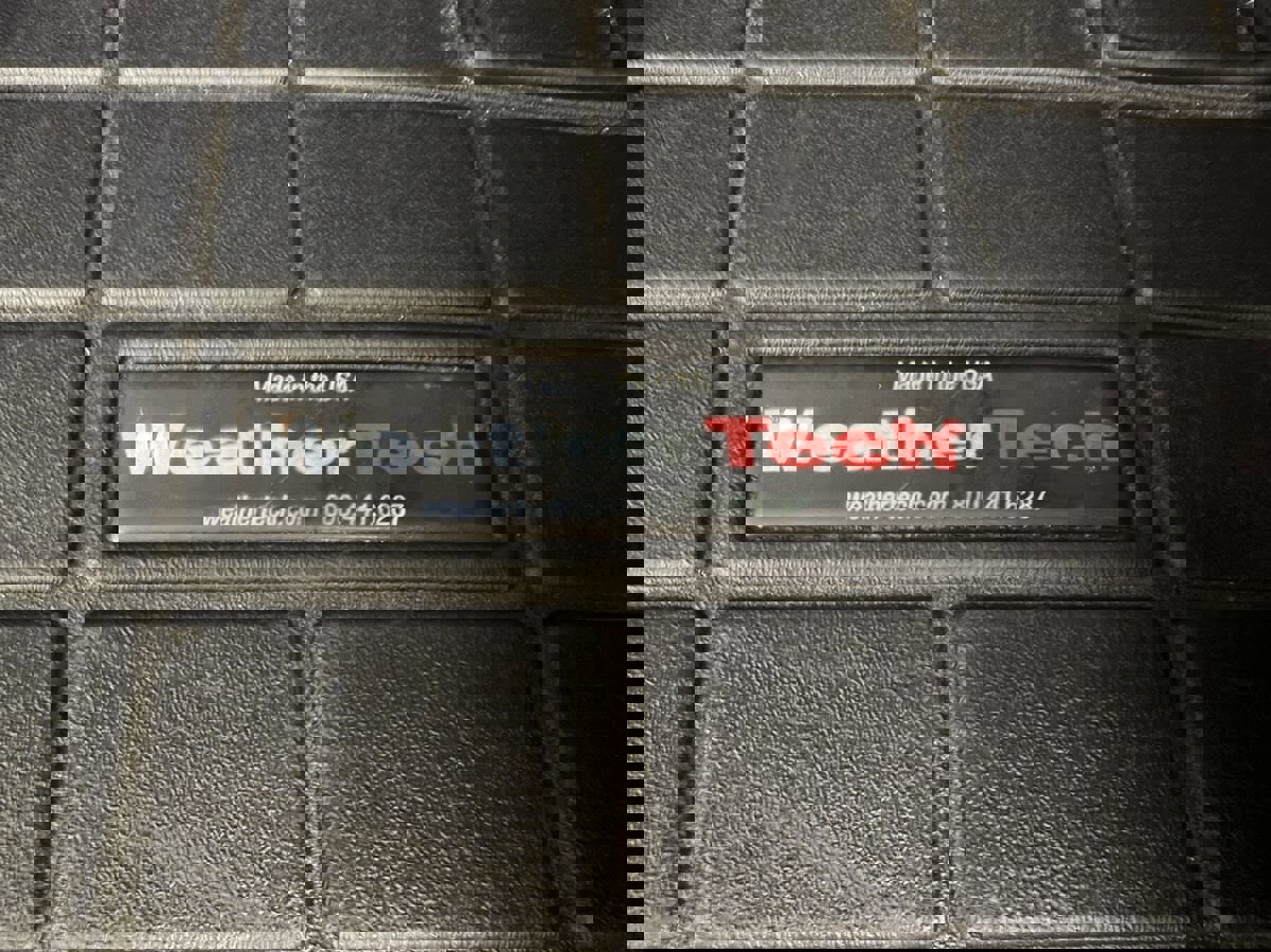 Used 2015 Jeep Wrangler Unlimited Rubicon w/ Connectivity Group image 23