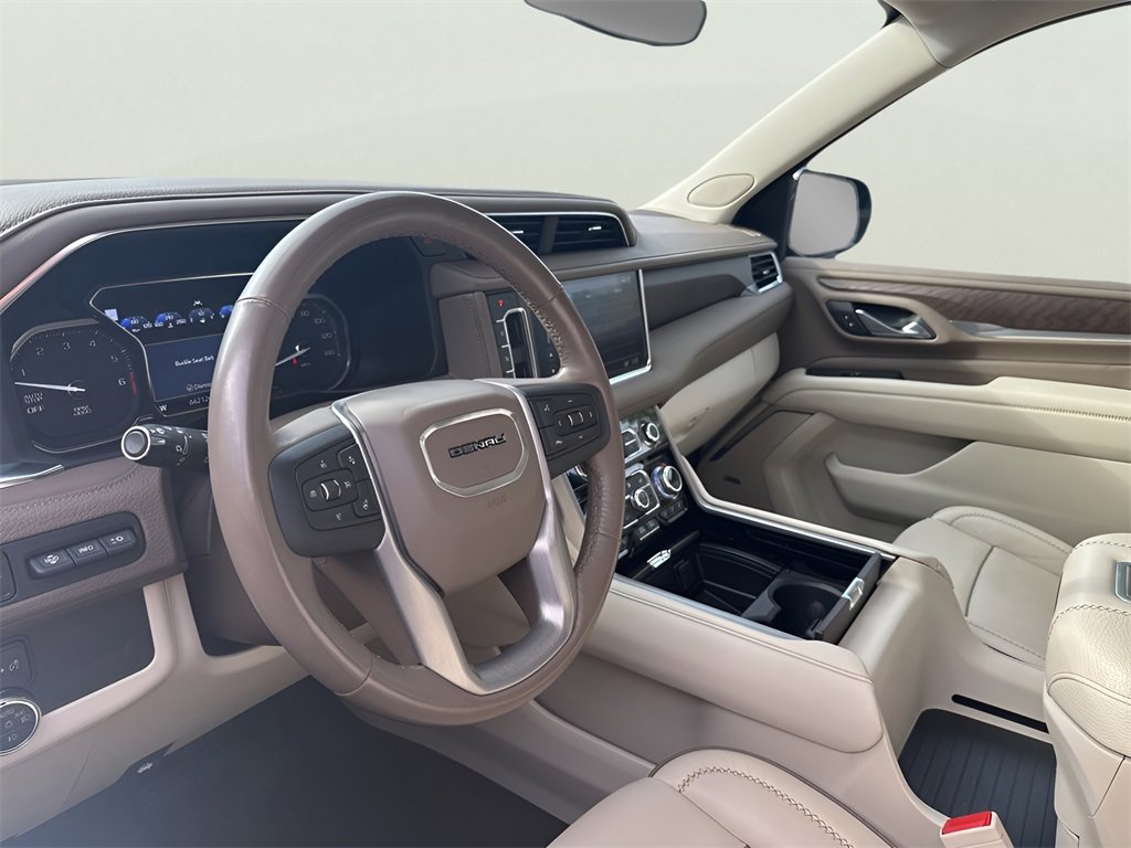 Used 2021 GMC Yukon XL Denali w/ Denali Premium Package image 24