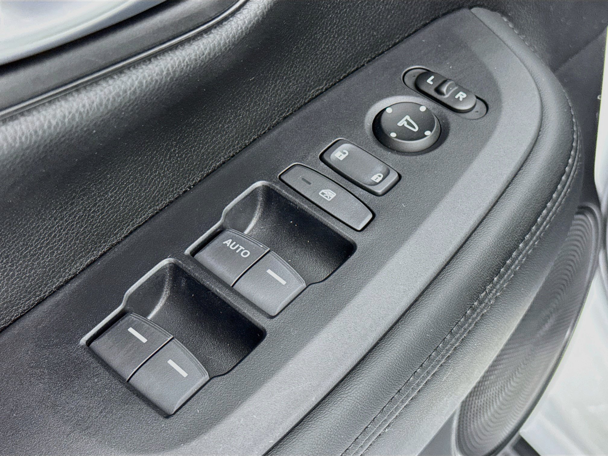 Certified 2024 Honda HR-V LX image 17