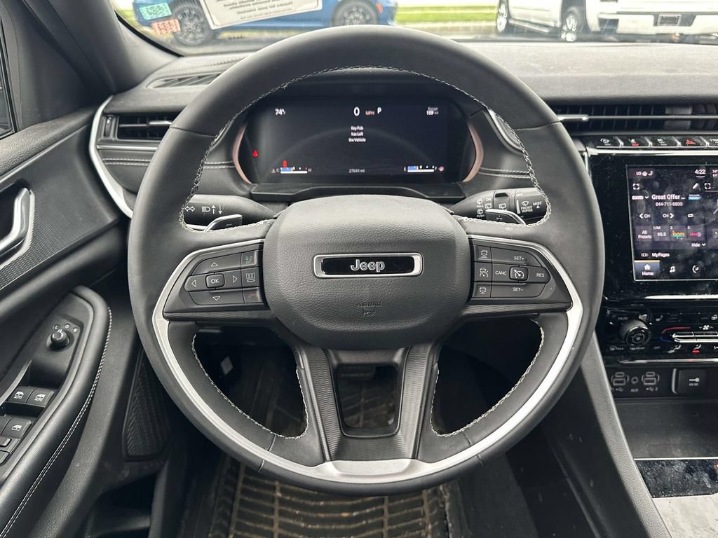 Used 2023 Jeep Grand Cherokee Altitude AWD/4WD image 13