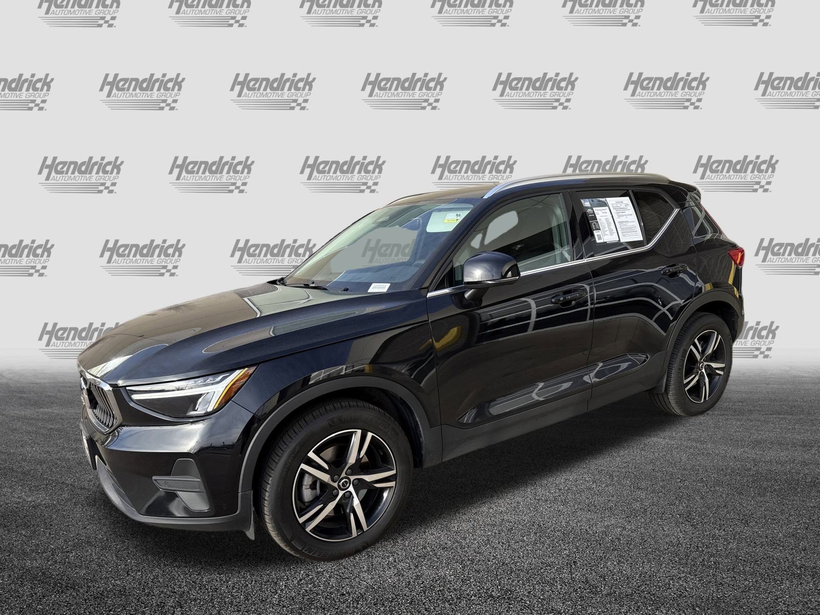 Used 2025 Volvo XC40 B5 Core image 5