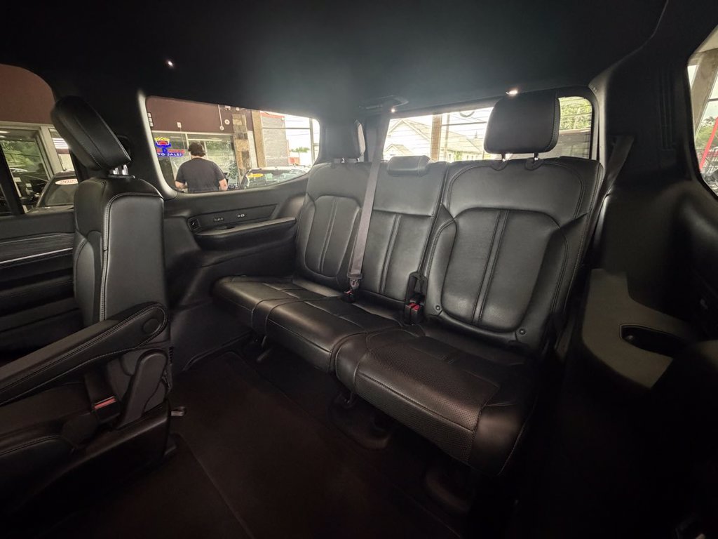Used 2024 Jeep Wagoneer Series III AWD/4WD image 31