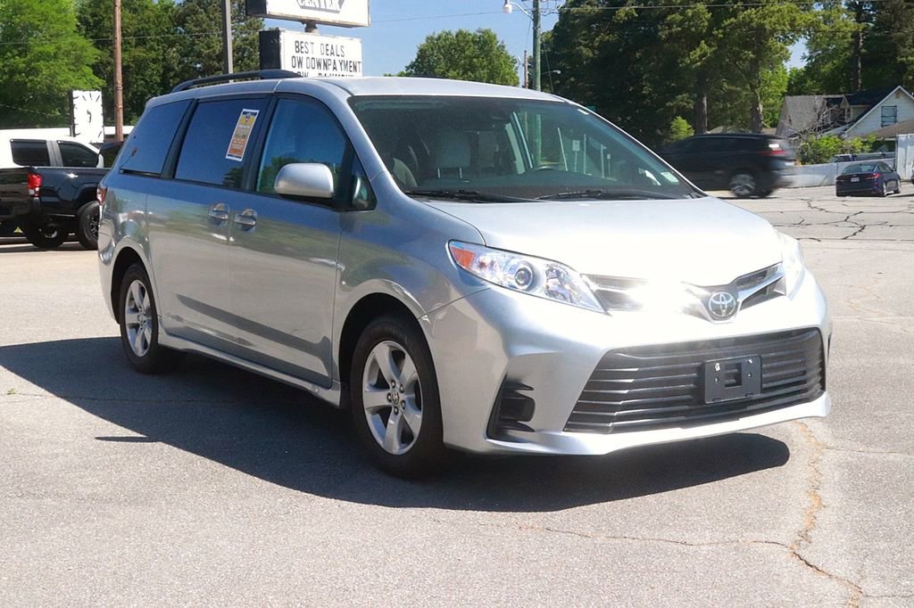 Used 2020 Toyota Sienna LE FWD image 3